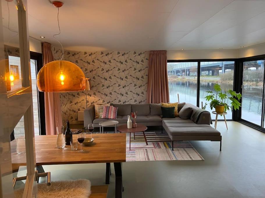 Unieke Woonark Met Privetuin En Free Parking. Apartment Rotterdam Bagian luar foto